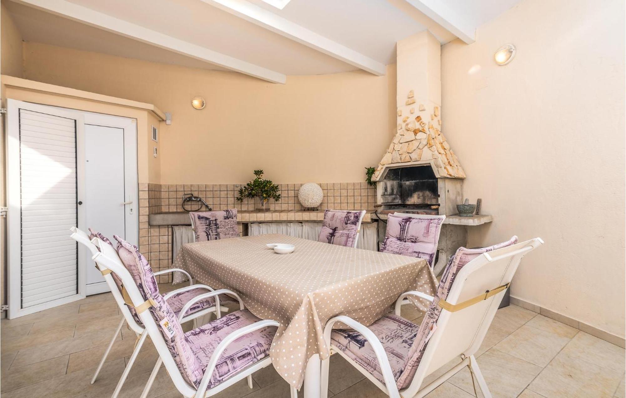 Beautiful Home In Martinscica With Wifi Eksteriør bilde